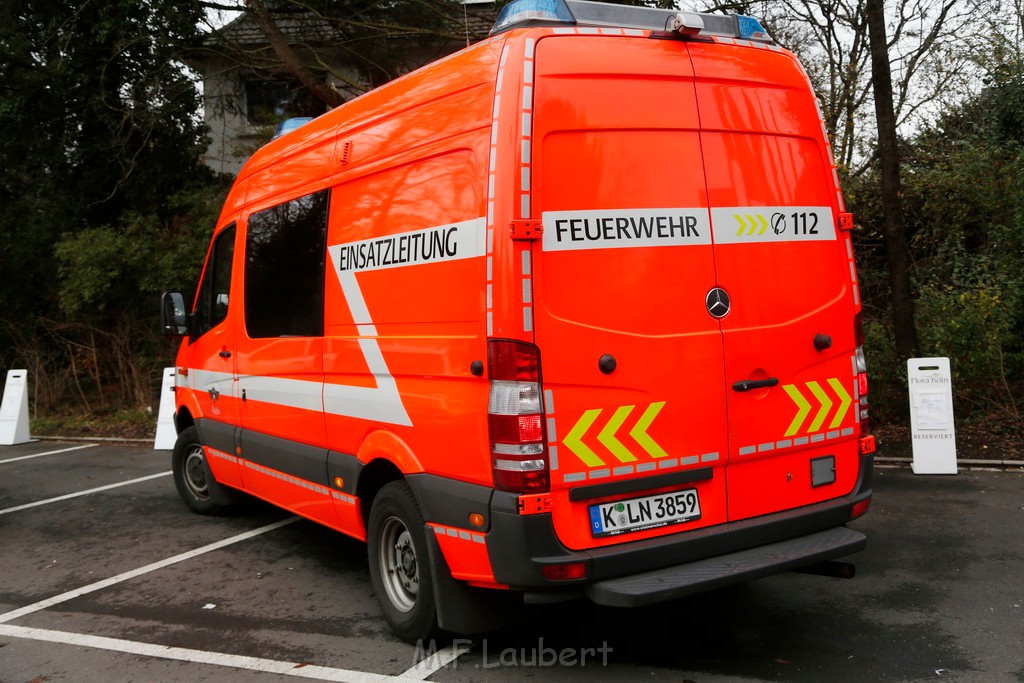 Einsatz BF Flora Botanischer Garten Mobile Arbeitsbuehne in Schraeglage P07.JPG